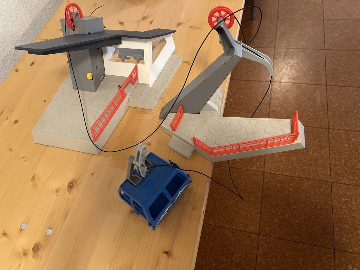 Playmobil Spielzeuge: Playmobil 9830 - Seilbahn mit Bergstation – Gebraucht aus Zuchwil von Commander0 1