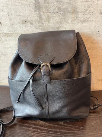 Leather Rucksack - Perfect Autumn Accessory, Black 👜