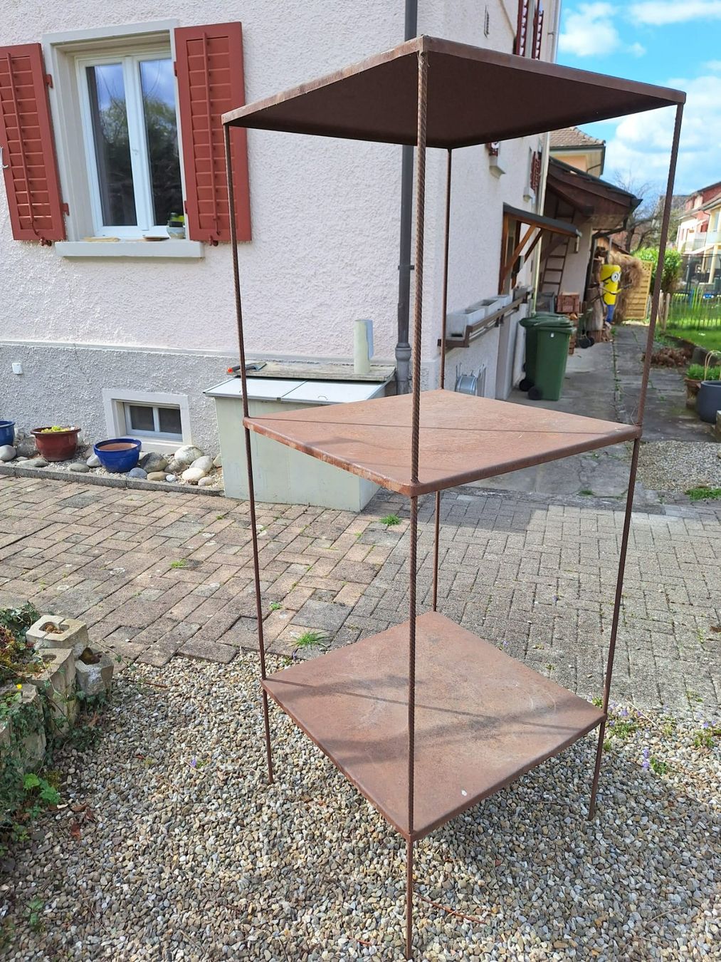 Regale: Eisengestell Deko – Gebraucht aus Windisch von  3
