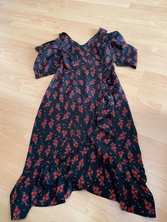 Jolie robe Shein noire avec fleurs  taille xs