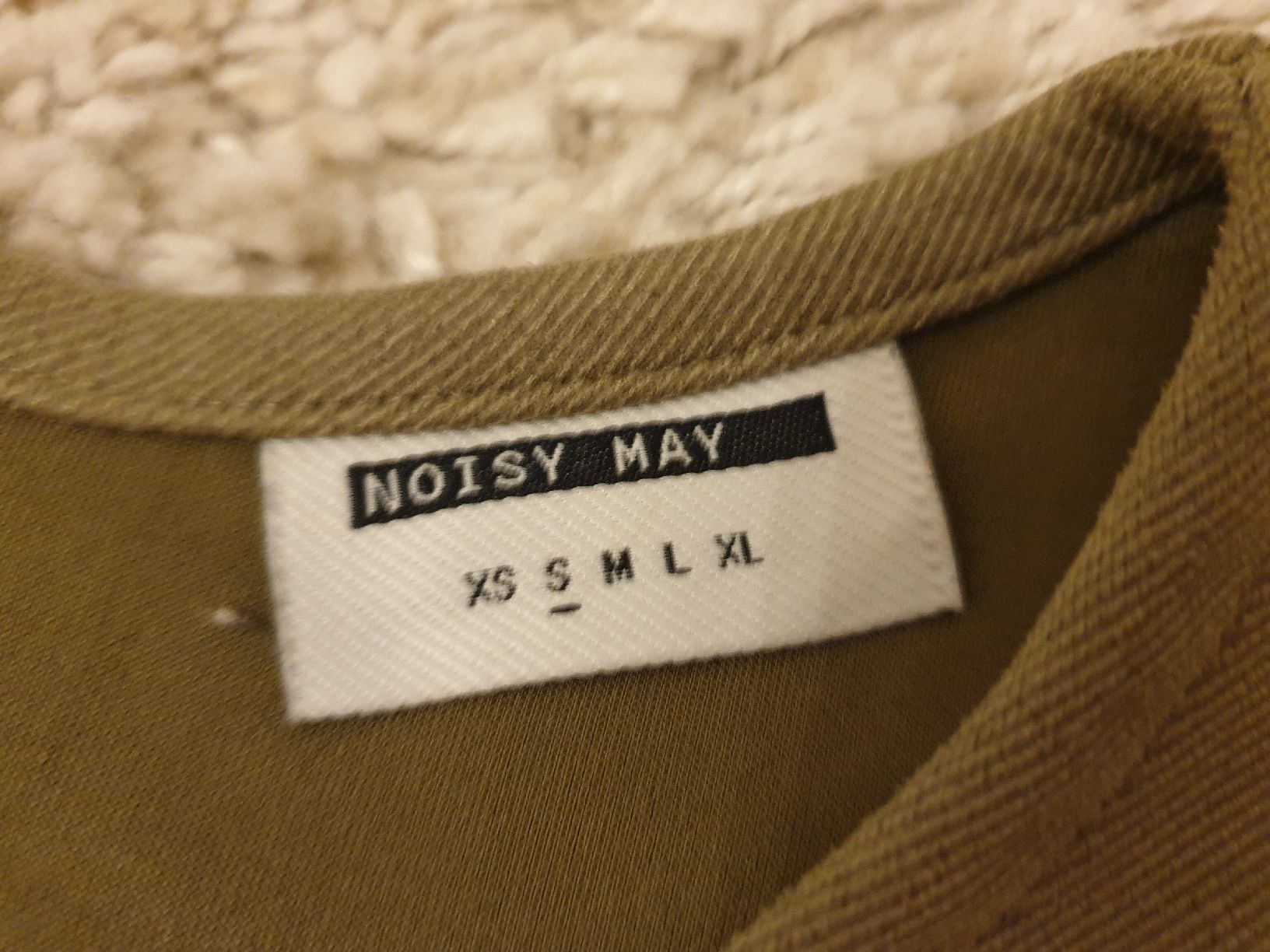 Kleider: Robe courte, S, olive, 90%polyester, excellent état – Gebraucht aus Neuchâtel von Verenas12 2