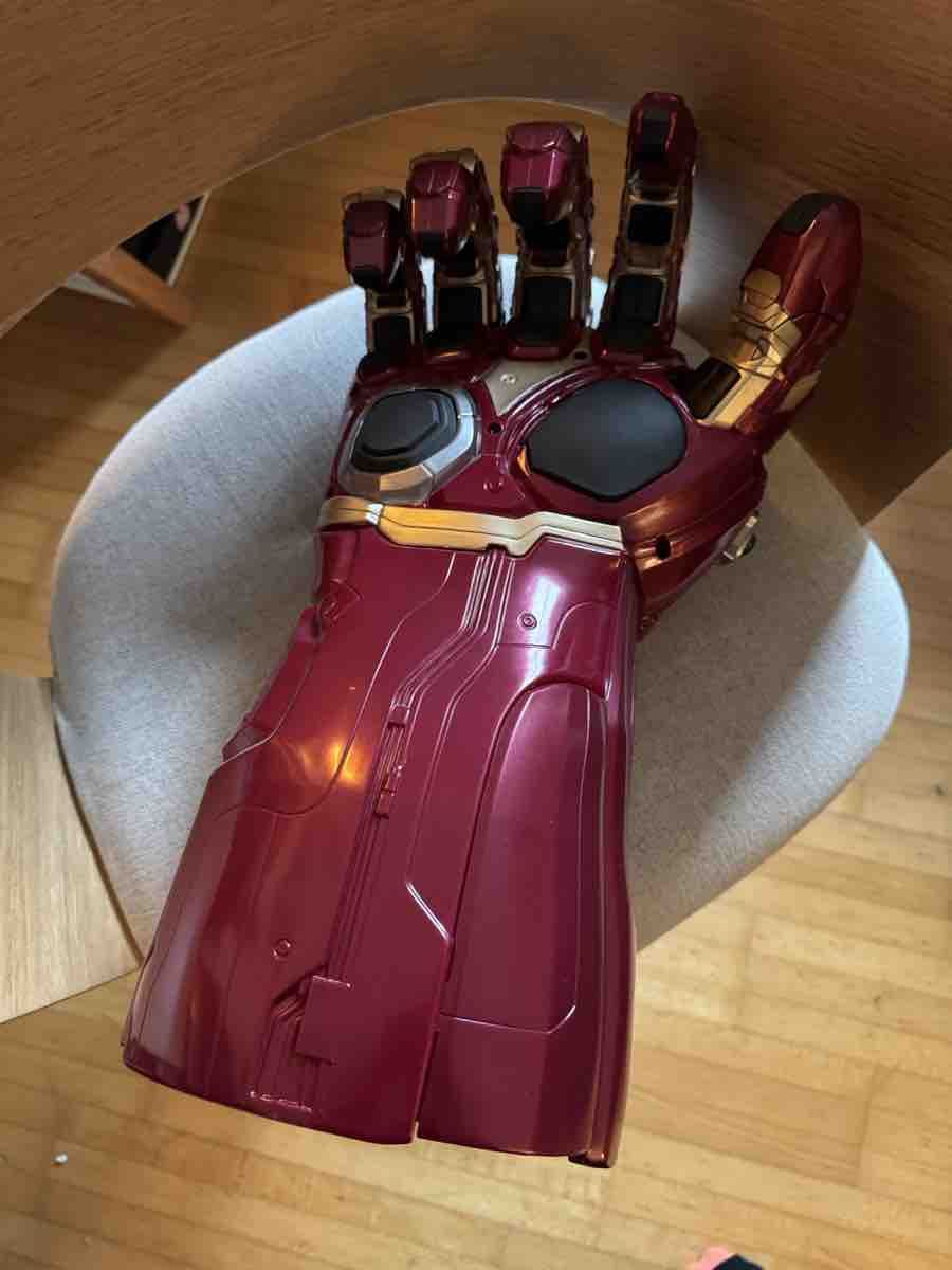 Giocattoli: Marvel Iron Man Infinity Gauntlet Handschuh Kunststoff – Nuovo (secondo la descrizione) da Rüti ZH venduto da Tsepela 1