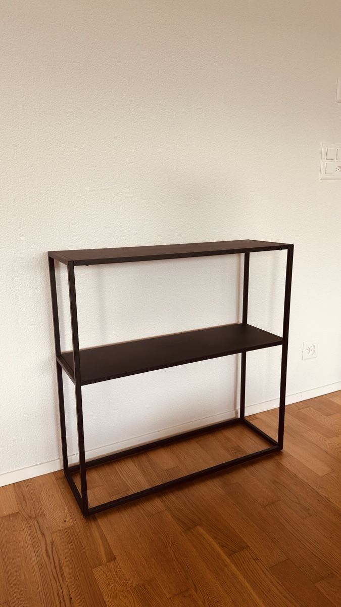 Scaffali: Schwarzes Regal, schlichtes Design – Usato da Moosseedorf venduto da Romanweyermann