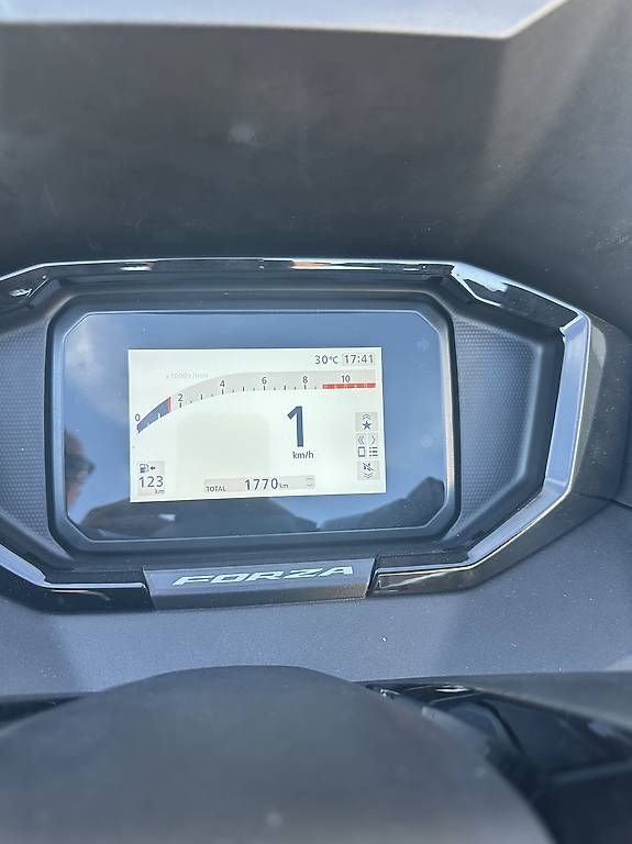 Honda Scooters: Honda Forza 350 – Gebraucht aus Vacallo von par_5gvk 4