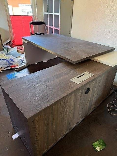 Schreibtische: grosser Bürotisch – Gebraucht aus Rorschach von ado20