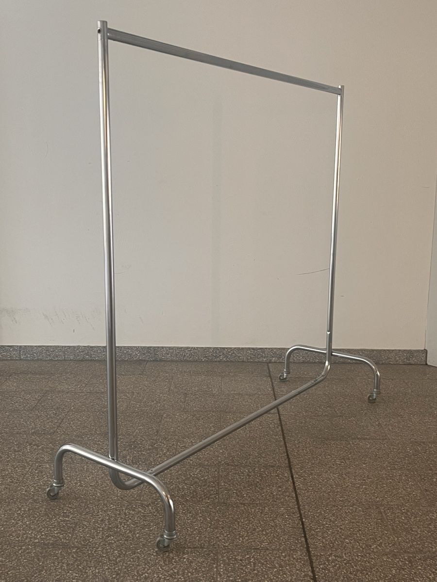Guardaroba: Kleiderständer Vintage Industrial Design – Usato da Zürich venduto da Luigifarniente 1