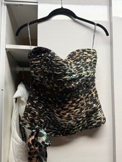 Guess Top: Guess Oberteil Grösse S – Nuovo (secondo la descrizione) da Oeschgen venduto da Mich_elle