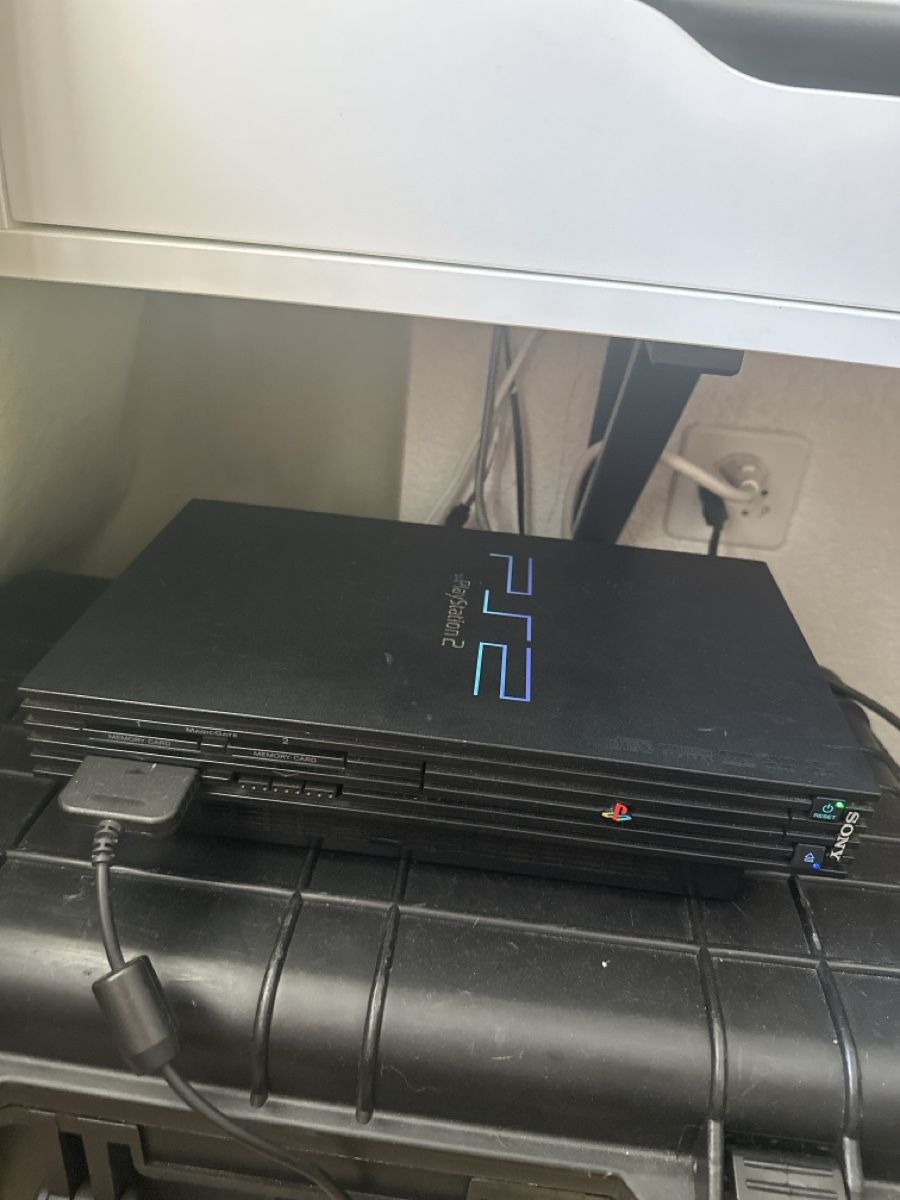 Sony Konsolen: PlayStation 2 fat black – Defekt aus Fribourg von arkina_777
