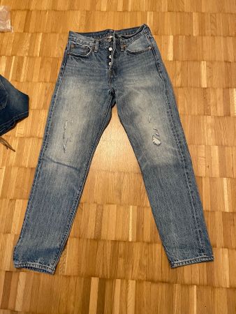 Levis 25