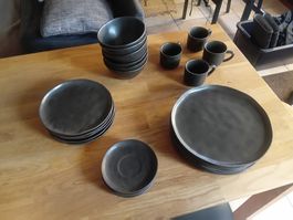 Geschirr Set aus edlem Steingut von Loberon