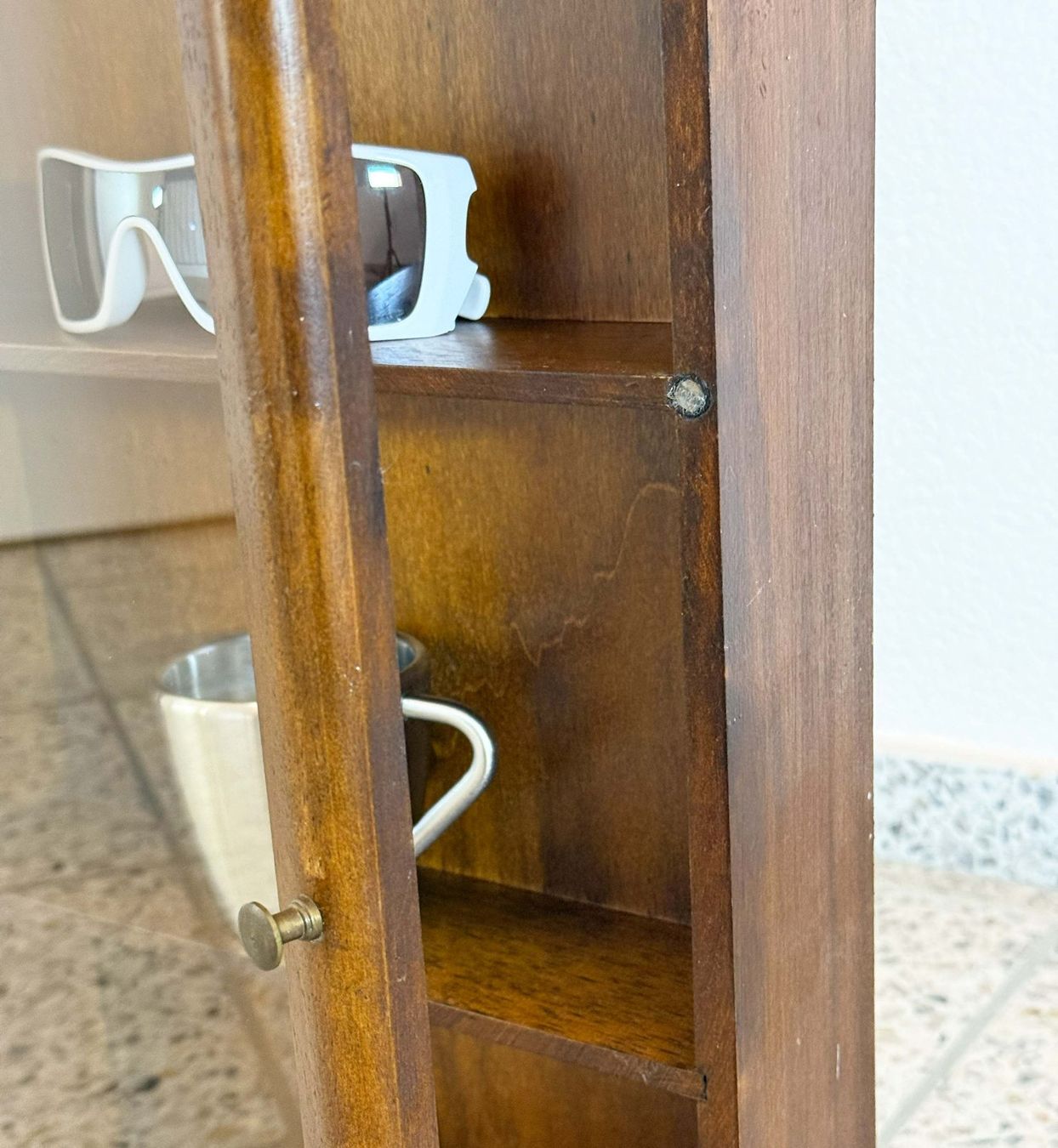 Vitrines: Kleine Wandvitrine – D'occasion à Windisch par Losdosquatros 2