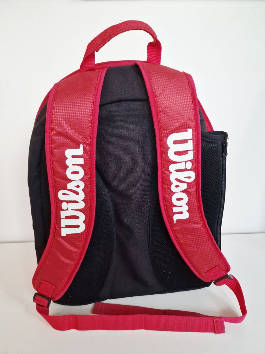 Zaini: Willson Tennis Rucksack Rot Schwarz mit div. Fächern – Usato da Hallau venduto da CHACLA 1