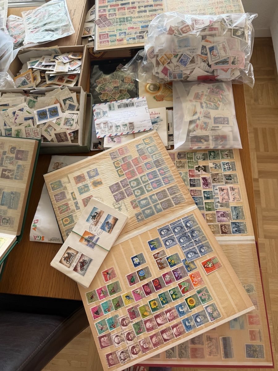 Tutti i francobolli: Briefmarken Sammlung Alben  – Usato da Zuzwil SG venduto da Moriroya