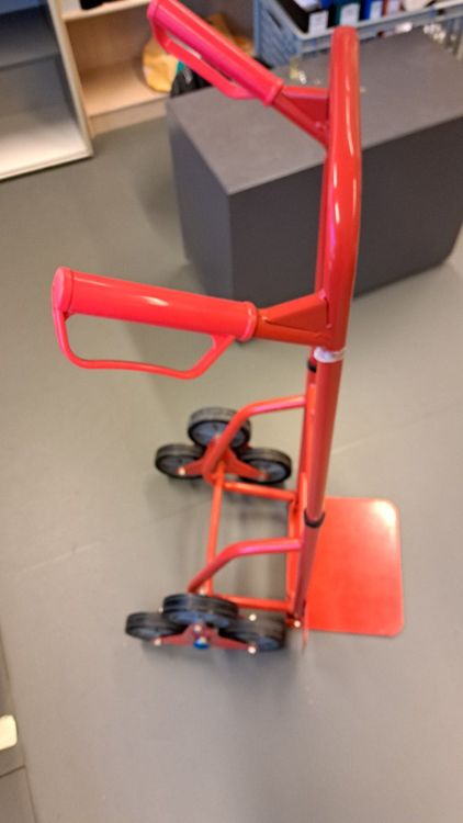 Produktbild von BRB Treppenkarre Aus Stahl – 150 Kg Tragkraft, 3-Stern-Räder, 600x560x1210 Mm, Rot, Mit Schaufel