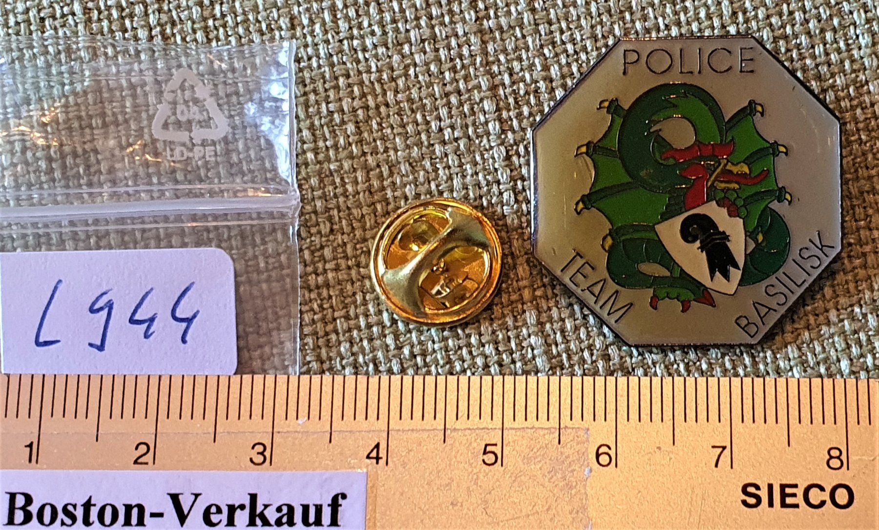 Placchette & Badge: L944 - Pin Polizei Basel Police Team Basilisk – Usato da Reinach BL venduto da Boston-Verkauf 1