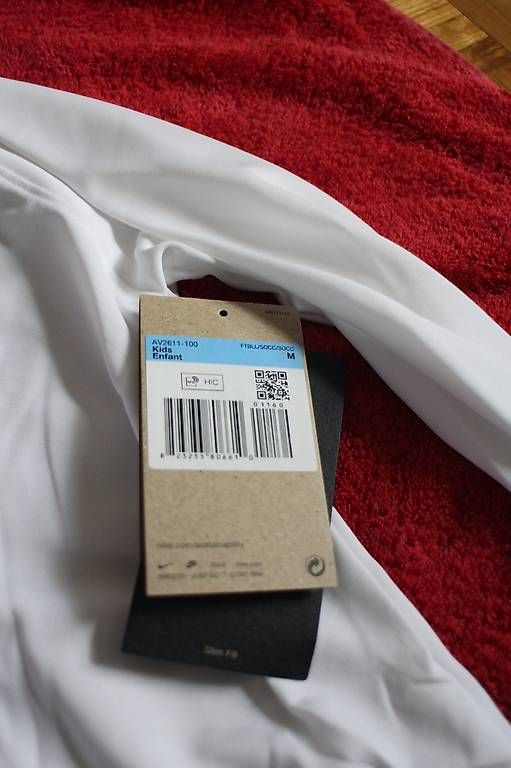 Nike Scarpe, pantaloni & magliette da ginnastica: Nike Shirt weiss – Nuovo e nell'imballaggio originale da Schaffhausen venduto da annsei 1