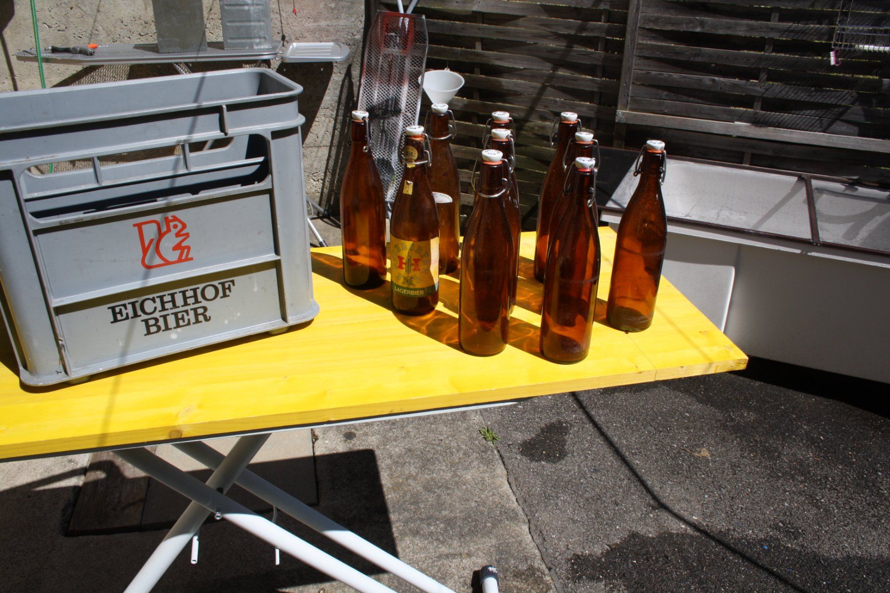 Casse di vino e birra: EICHHOF BIERKISTE MIT  BÜGELFLASCHEN – Usato da Wauwil venduto da Pneuedy 4