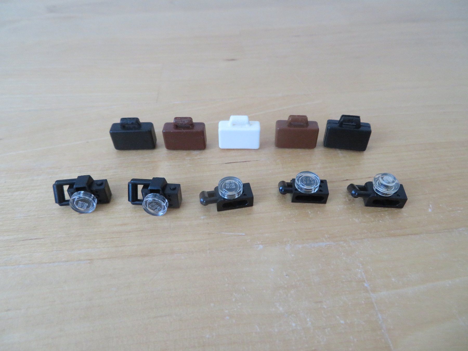 Lego Spielzeuge: LEGO Ergänzung "Koffer + Kamera" – Gebraucht aus Zürich von piroma