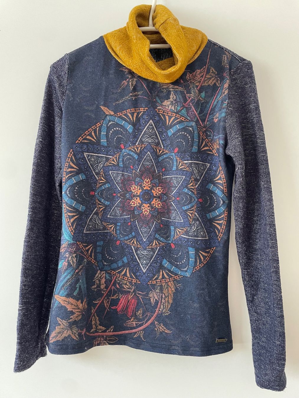 Maglioni & Felpe: Mandala Pulli mit Rollkragen,selten getragen! – Usato da Rechthalten venduto da Sariespicher