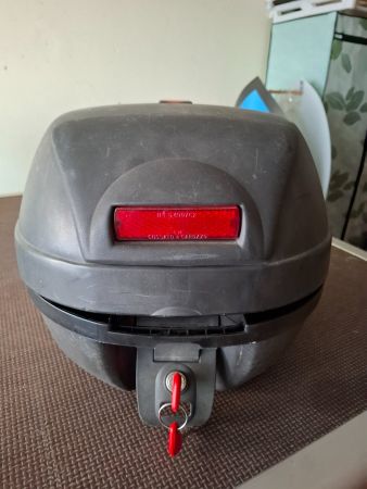 Gebrauchte Topcase Motorradbox abschliessbar mit Schlüsse...