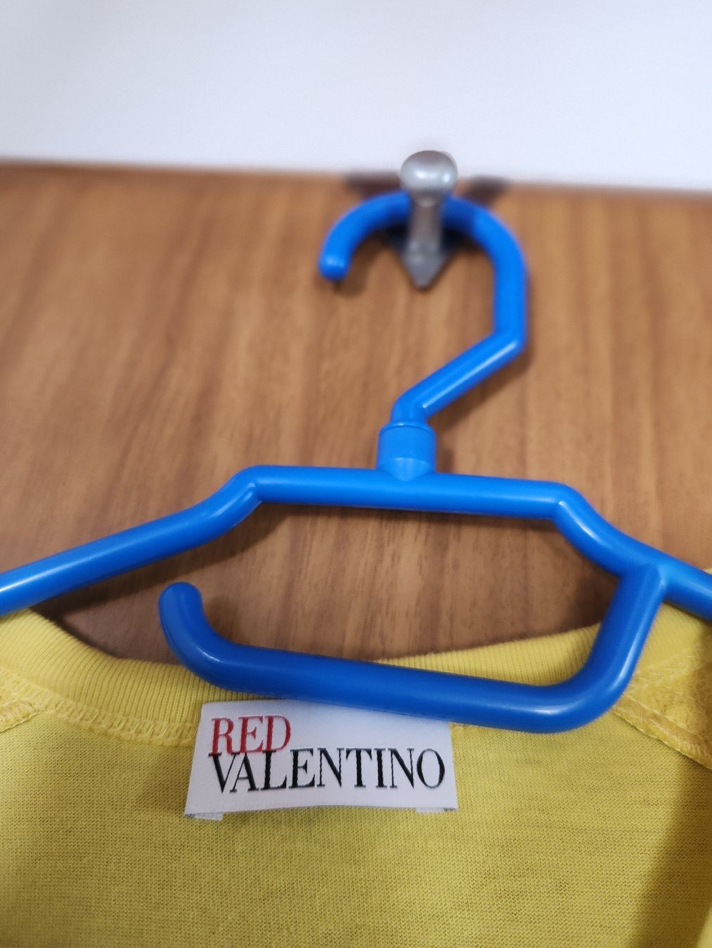 Valentino Tops: Top RED VALENTINO jaune taille M  – Gebraucht aus Niedergösgen von Eva2410 3