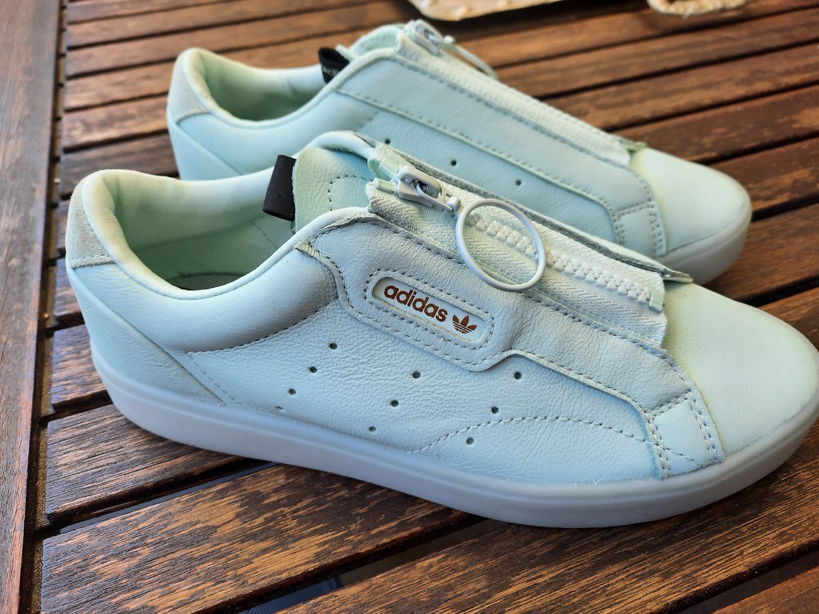 Adidas Scarpe da donna: ADIDAS  SLEEK  , en CUIR – Usato da Le Locle venduto da marylise01