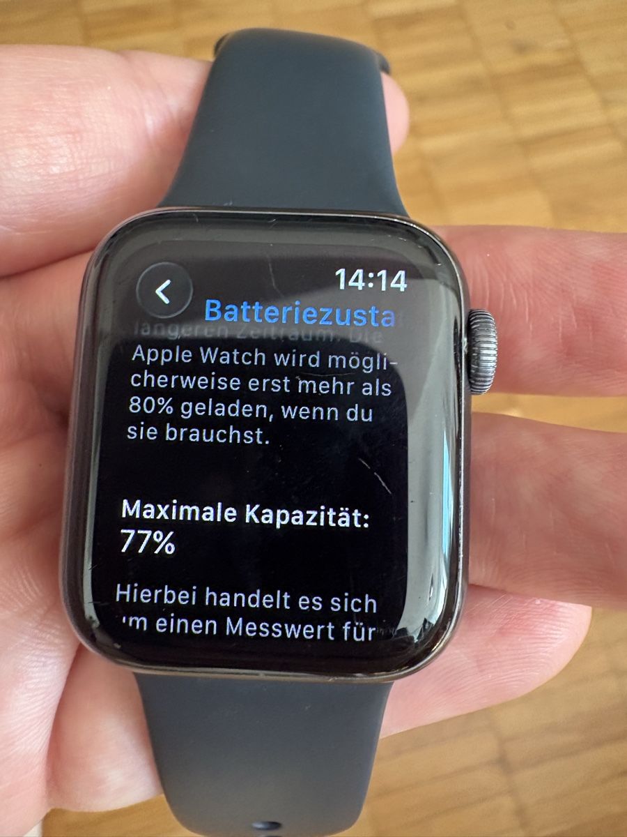 Apple Smartwatch: Apple Watch 6 - 40mm  – Usato da Zug venduto da zors00 1