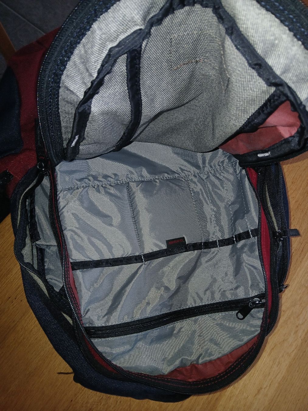 Dakine Zaini: dakine Schulrucksack – Usato da recherswil venduto da papamoll71 3