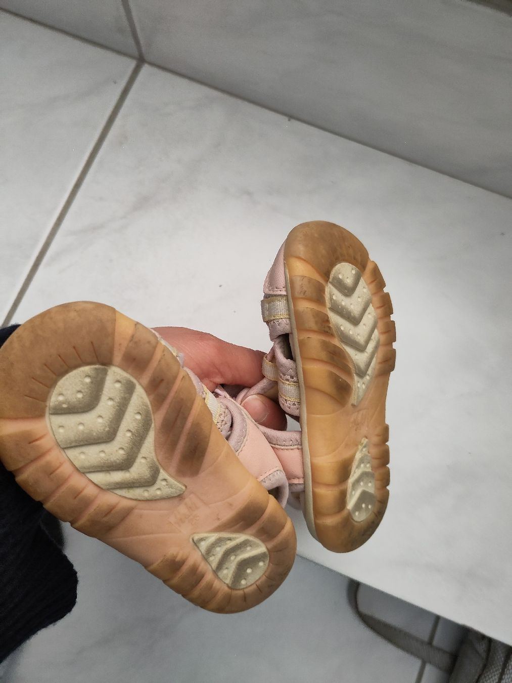 H&M Scarpe per ragazze: Sandalen, rosa, Stoff, Gr. 23 von h&m – Usato da Dettighofen Lengw. venduto da mai_75wt 2