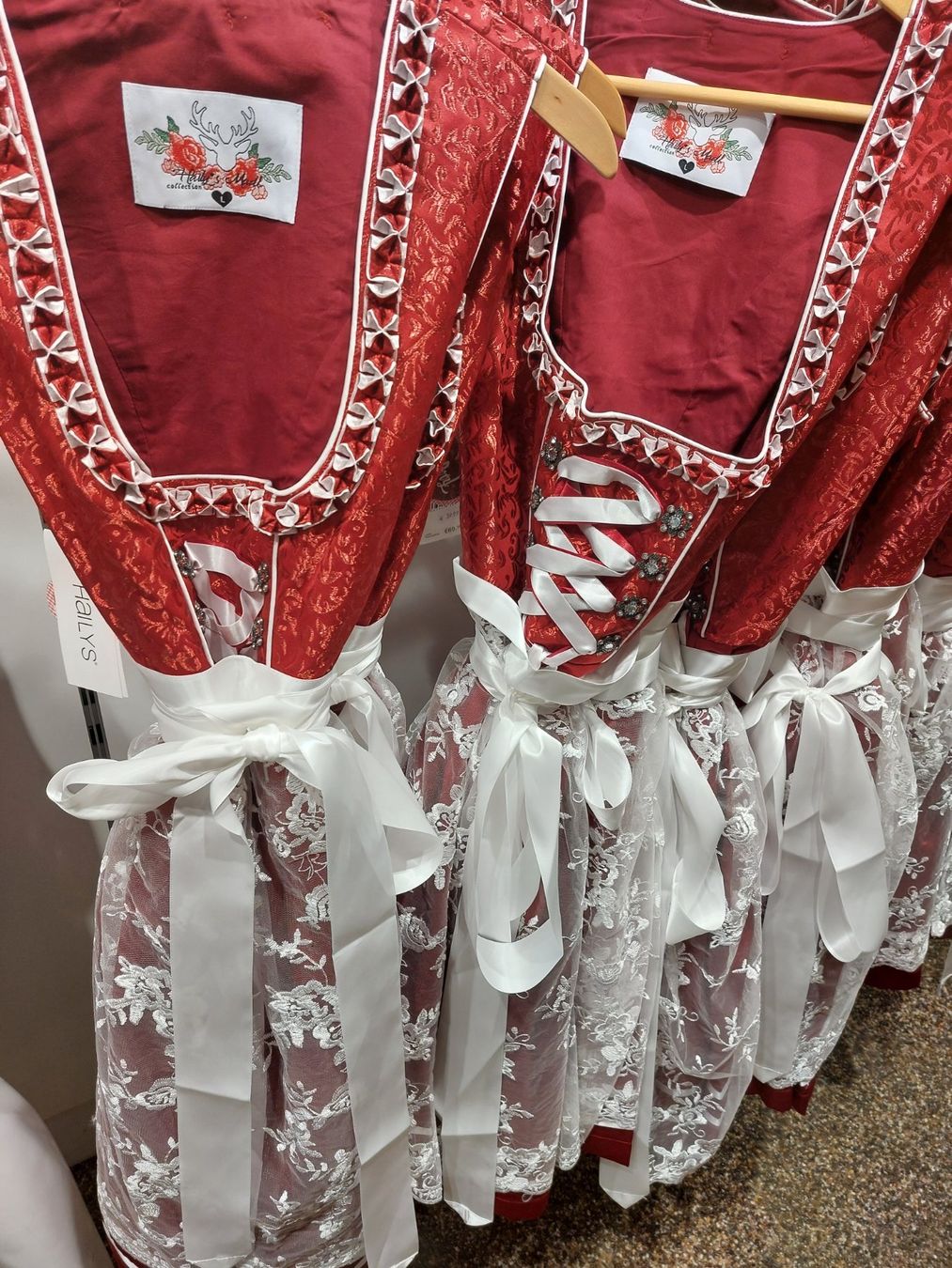 Kleider: Dirndl- neu, wunderschön – Neu und originalverpackt aus Bergdietikon von mpetrova01 2