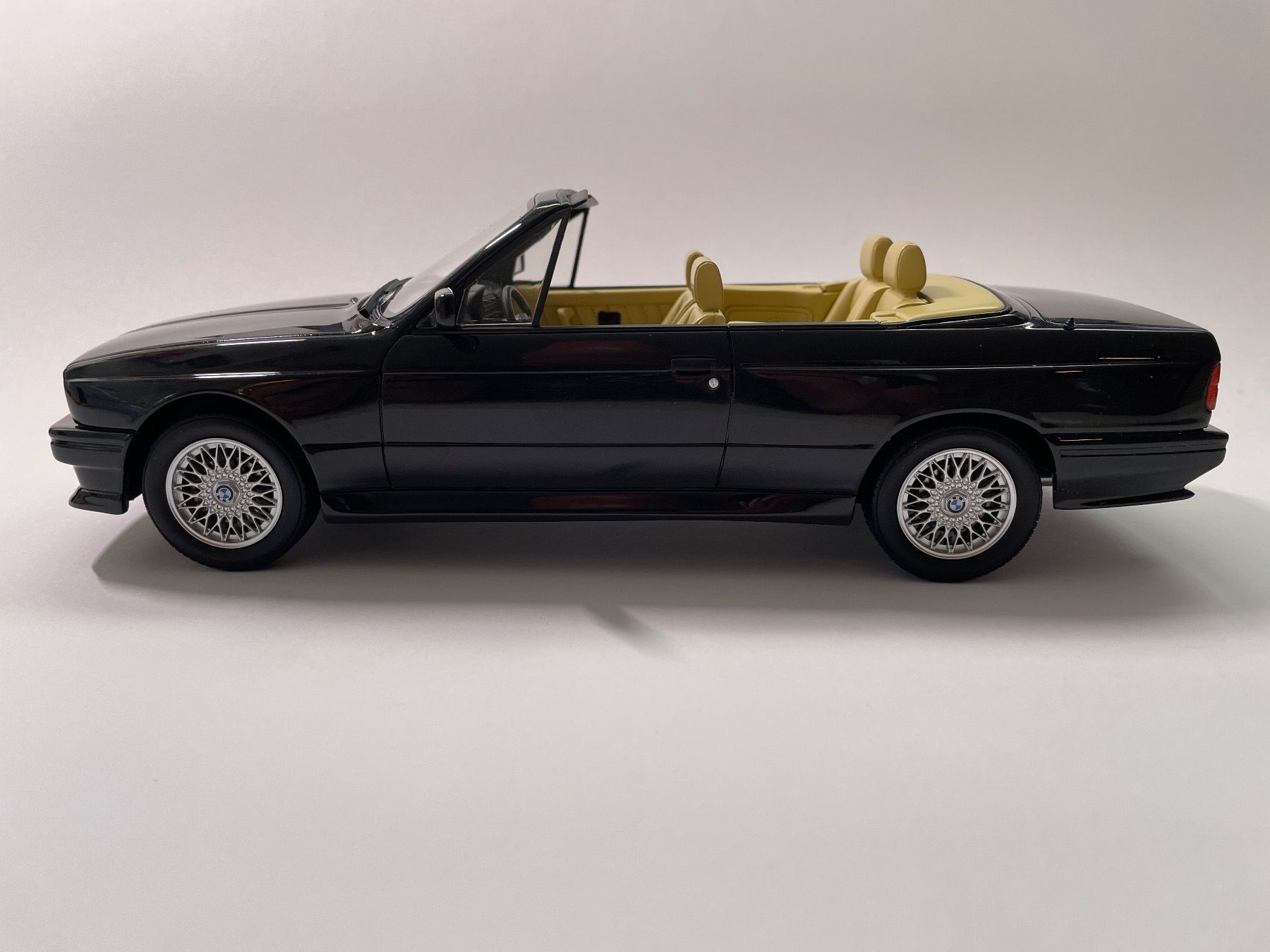 Otto Models Modellini d'auto: Ottomobile BMW e30 M3 Cabrio 1/18 OT1012 – Nuovo e nell'imballaggio originale da Sutz venduto da mtechcab 5