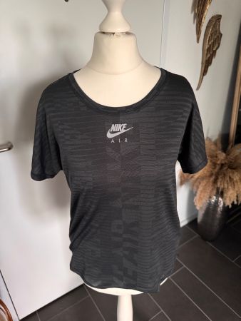 Sehr angenehmes Sport Shirt Nike Air Dri-Fit Gr. XS grau