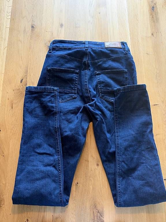 Jeans: Rokker Jeans Damen – Usato da Oberriet SG venduto da dianam13 2