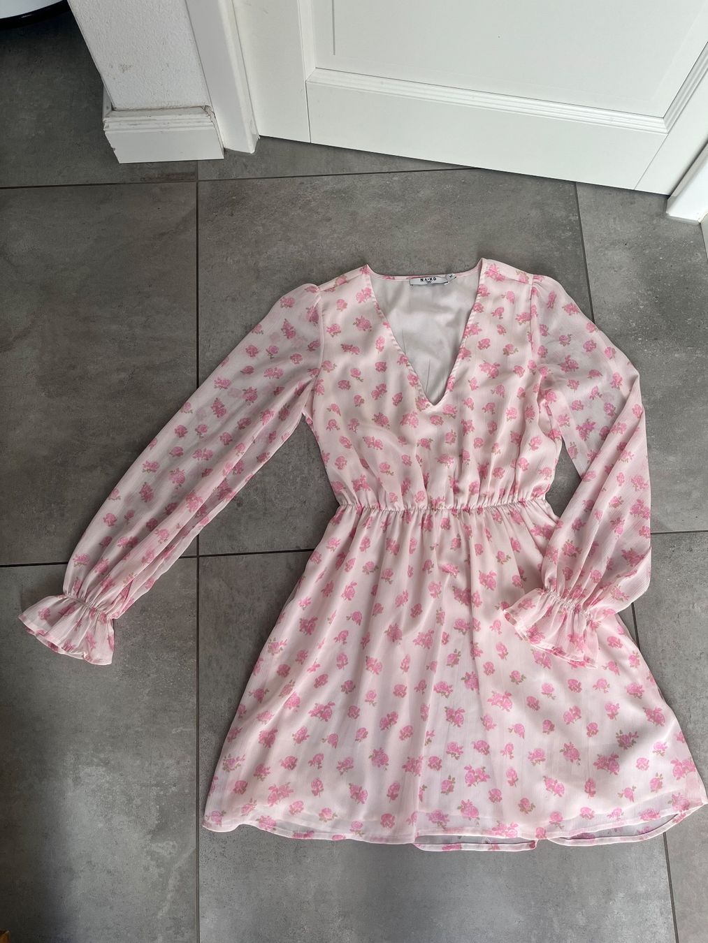 Na-kd Kleider: NA-KD, Kleid rosa, Blumen, Gr. 34 – Gebraucht aus Mollis von Miss_Dresses 1