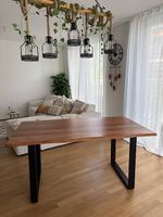 Holztisch 