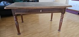 Antiker Tisch mit Schublade