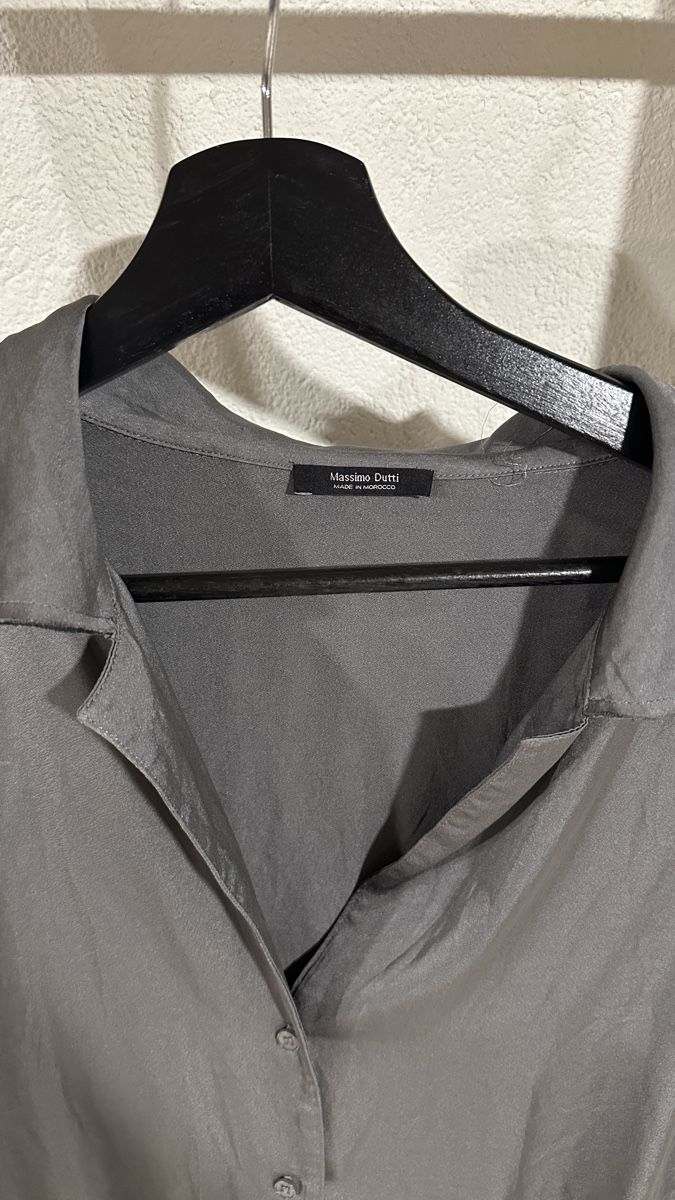 Massimo Dutti Camicette: Elegant Satin Shirt - Massimo Dutti – Nuovo (secondo la descrizione) da Esslingen venduto da zcu_76s2 1