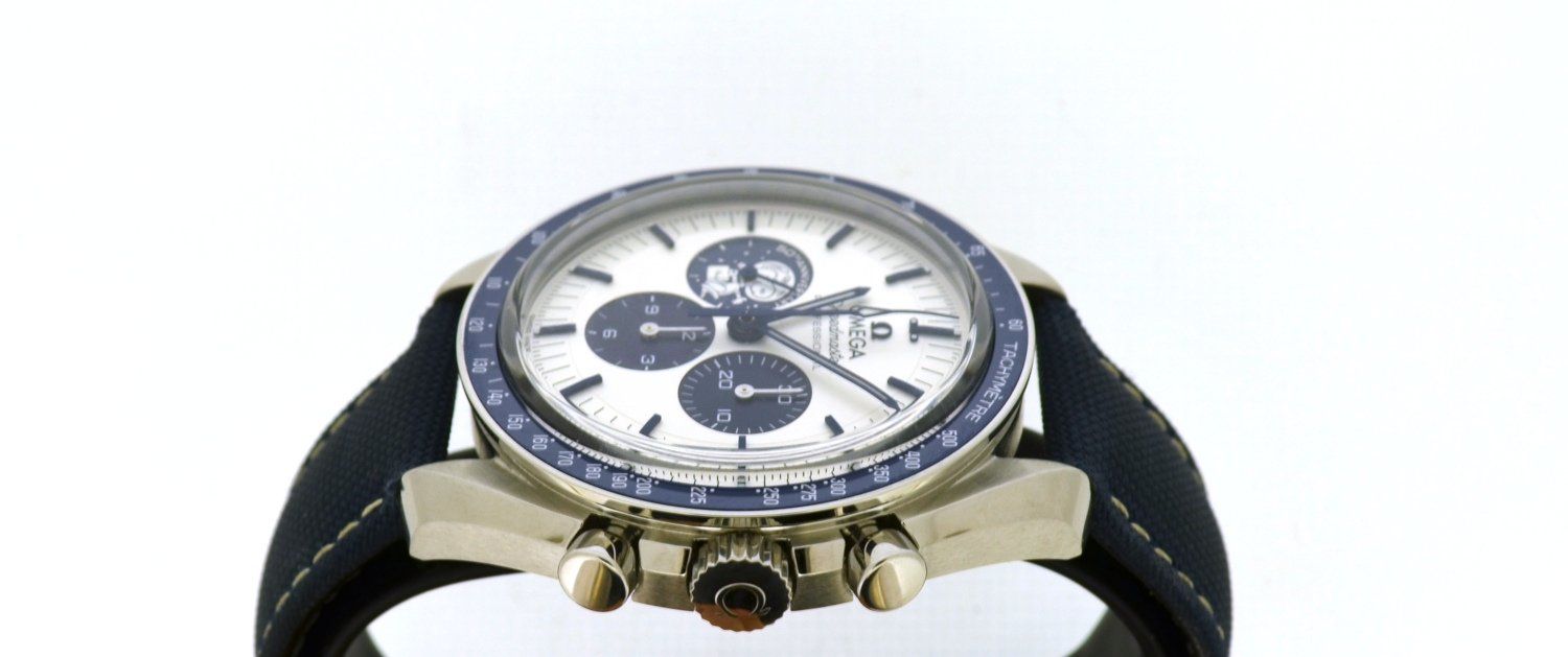 Omega Orologi: Omega Speedmaster Silver Snoopy Award 310.32.42.50.02.001 – Nuovo e nell'imballaggio originale da Lausanne venduto da TimeWorld 3