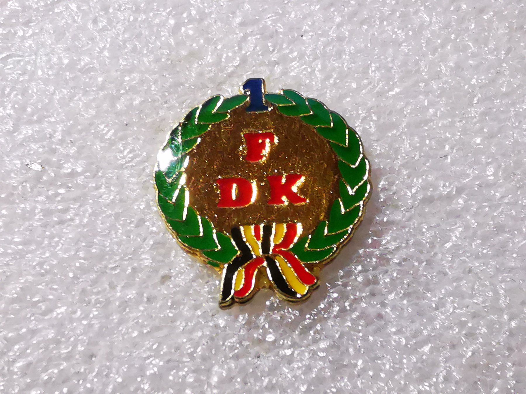 Placchette & Badge: Ansteckpin 127: FDK – Usato da Oppligen venduto da Pin-Fall-Shop