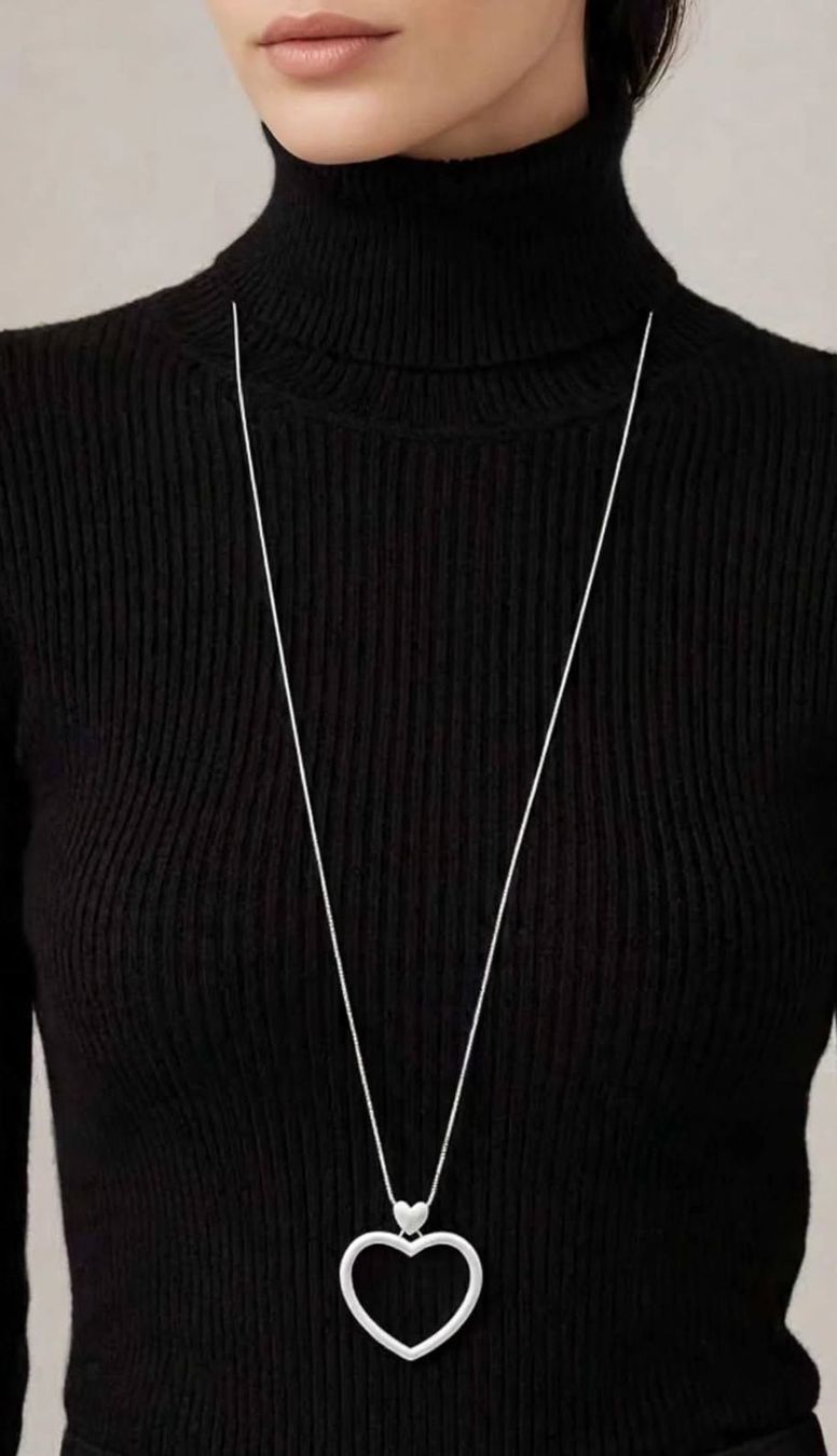 Catenine: Collana lunga con ciondolo a forma di cuore colore argento – Nuovo (secondo la descrizione) da Giubiasco venduto da Stefaniav 2