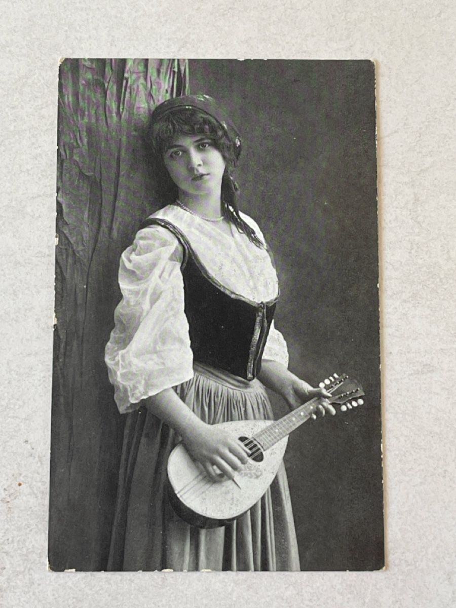 Cartes postales: Alte Ansichtskarte Dame mit Instrument – D'occasion à Strengelbach par Aschatan5