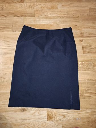 Jupe de la marque tatoo noire taille haute chic T44