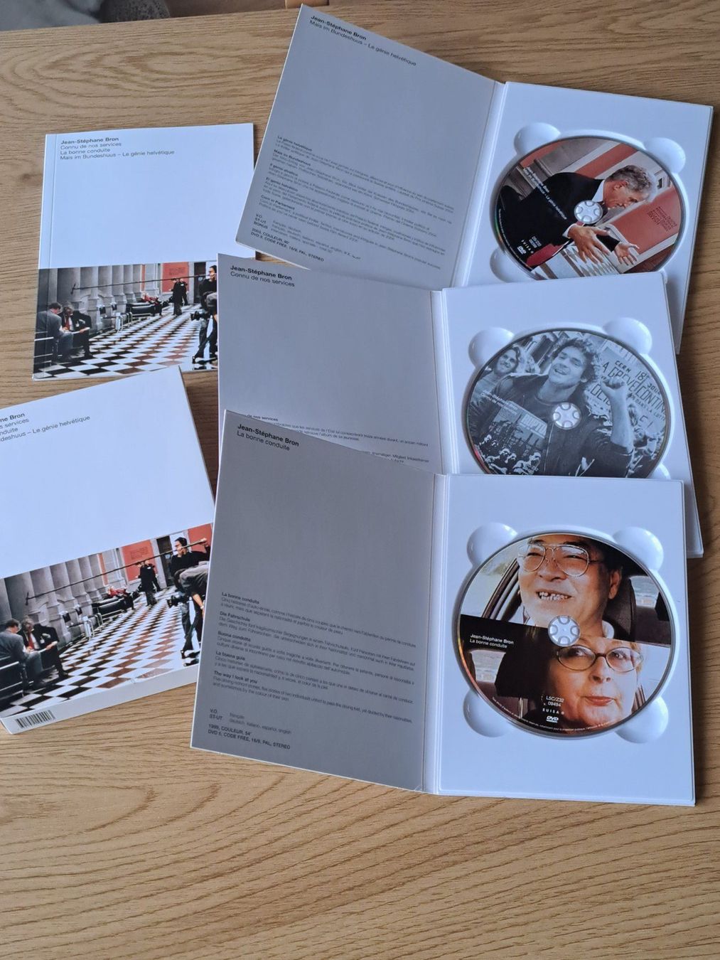 Tutti i DVDs: Jean-Stéphane Bron, Boxset mit 3 Dokumentar-Filmen – Nuovo (secondo la descrizione) da Unterseen venduto da Kanica 6