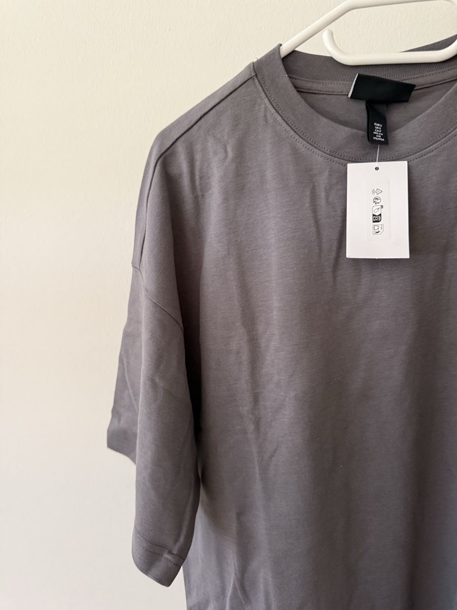 H&M T-shirt: T-shirt H&M Oversized  – Nuovo e nell'imballaggio originale da Monthey venduto da sen_6ckr 1