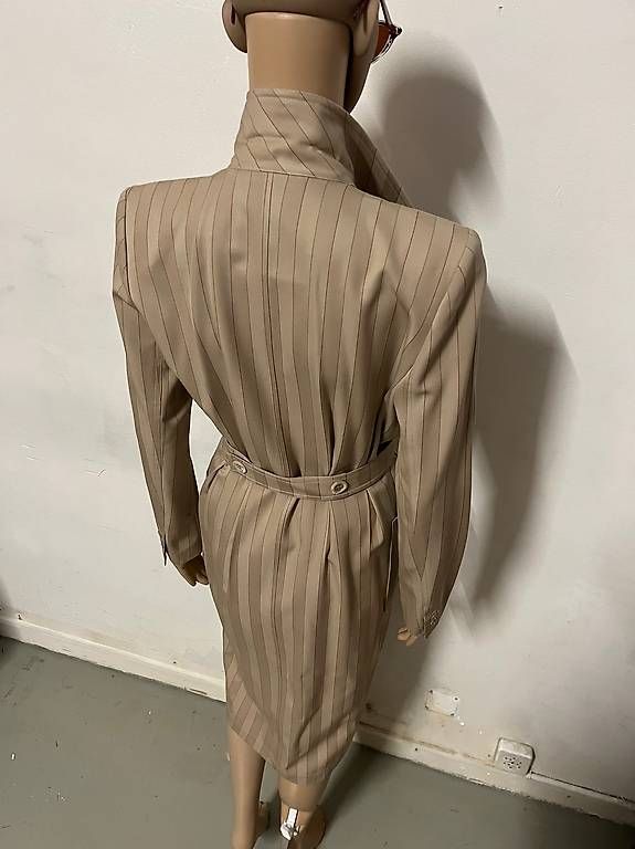 Cappotti: Trench Balmain taille 45 – Usato da Les Acacias venduto da kim_2dxt 2