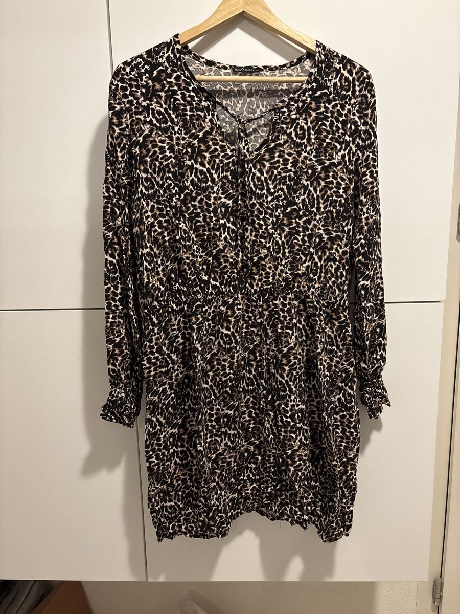 Kleider: Robe à imprimé léopard - Taille 40 – Gebraucht aus Pully von kaba07