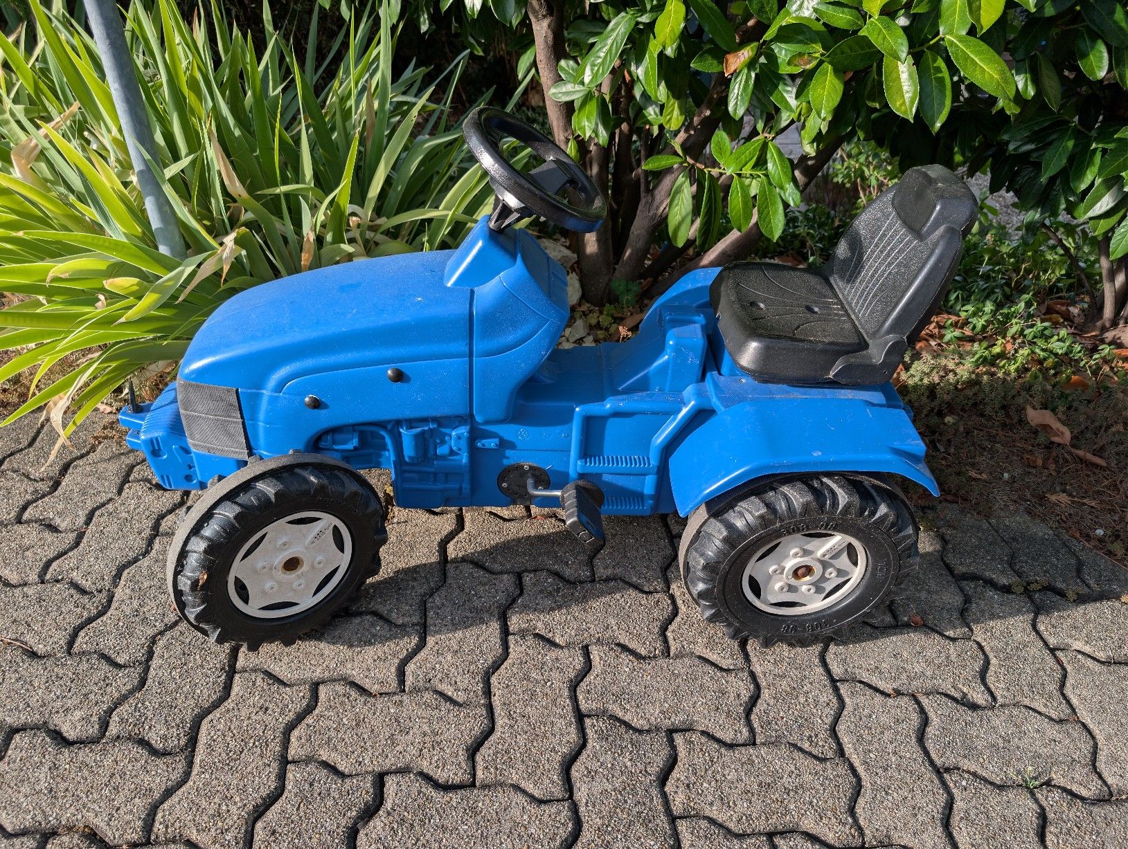 Fahrzeuge für Kinder: Grosser Kinder Trettraktor blau – Gebraucht aus Witterswil von Richi444