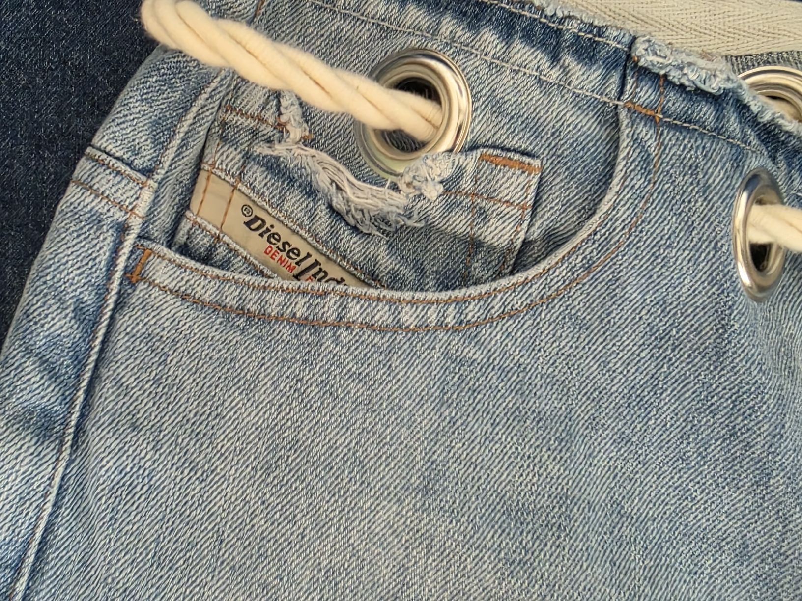 Diesel Hosen: Diesel Shorts Gr 27 – Gebraucht aus Interlaken von NataliiaS 3