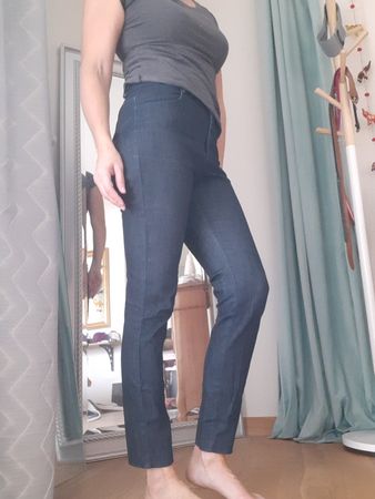 Jean COS bleu foncé taille 36/38 état neuf