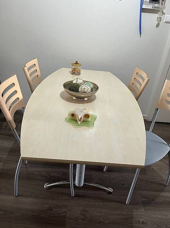 Tavoli: 1Table – Usato da Neuchâtel venduto da Stwatch 1